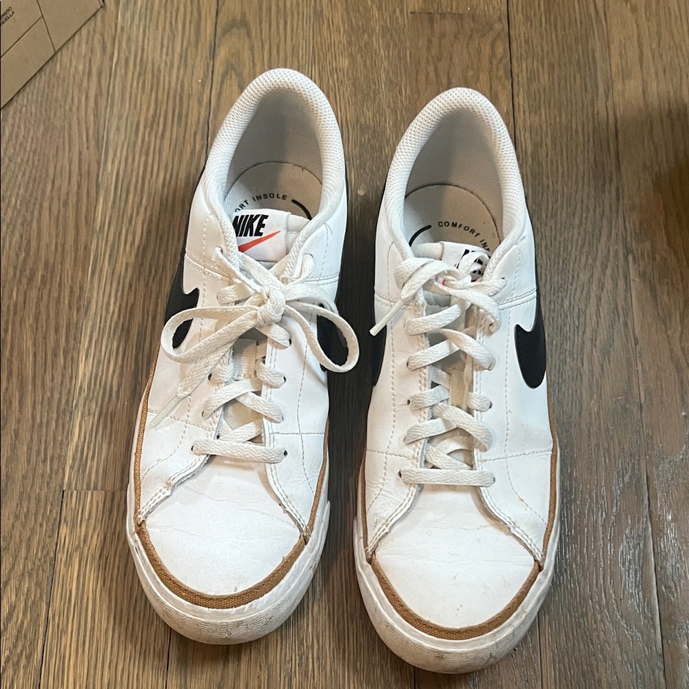 Nike White and Black Casual Sneakers